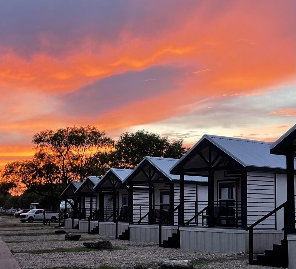 Htr Tx Hill Country Campground Кървил Екстериор снимка